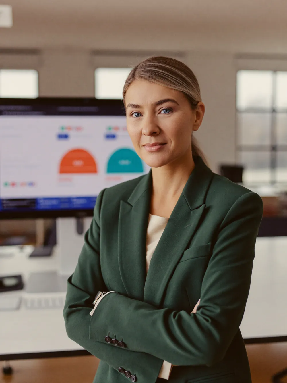A account manager standing in the Management Corn office beside a screen showing live campaign reporting.